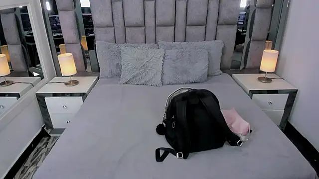 Snapshot of EMMAHILL1 chatting on 2, 10, 2025 EMMAHILL1 online show from 2, 10, 2025