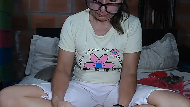 DevoraAmateur online show from 10, 6, 2026