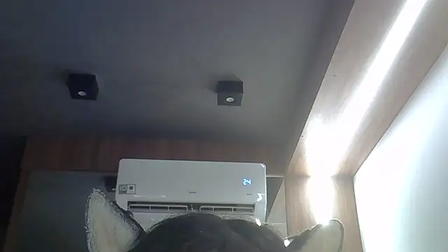 Skinny-Kitten online show from 8, 4, 2026