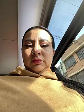 Snapshot of Abril_Luv chatting on 2, 10, 2025 Abril Luv online show from 2, 10, 2025