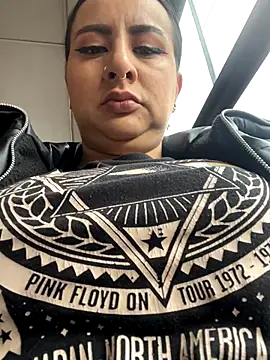 Snapshot of Abril_Luv chatting on 7, 10, 2025 Abril Luv online show from 7, 10, 2025