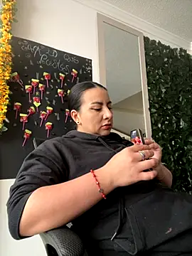 Snapshot of Abril_Luv chatting on 13, 10, 2025 Abril Luv online show from 13, 10, 2025