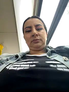 Snapshot of Abril_Luv chatting on 23, 10, 2025 Abril Luv online show from 23, 10, 2025