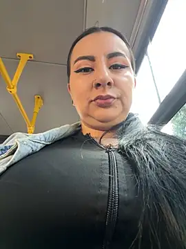 Snapshot of Abril_Luv chatting on 12, 11, 2025 Abril Luv online show from 12, 11, 2025