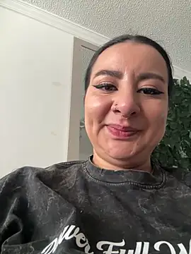 Snapshot of Abril_Luv chatting on 15, 12, 2025 Abril Luv online show from 15, 12, 2025