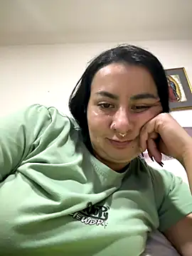 Snapshot of Abril_Luv chatting on 17, 12, 2025 Abril Luv online show from 17, 12, 2025