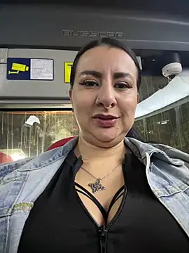 Snapshot of Abril_Luv chatting on 20, 12, 2025 Abril Luv online show from 20, 12, 2025