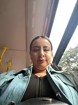 Snapshot of Abril_Luv chatting on 21, 12, 2025 Abril Luv online show from 21, 12, 2025