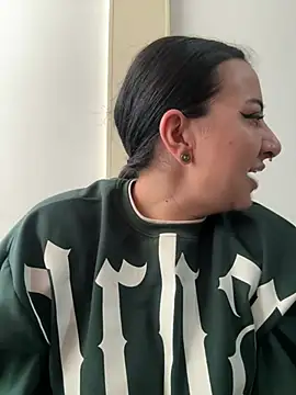 Snapshot of Abril_Luv chatting on 4, 2, 2026 Abril Luv online show from 4, 2, 2026