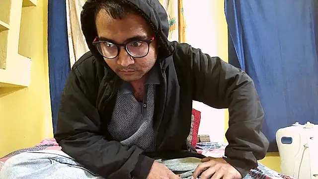 Cute boy2000 online show from 31, 12, 2024