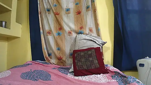 Cute boy2000 online show from 5, 1, 2025