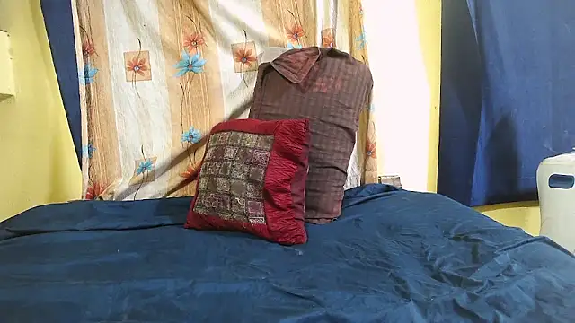 Cute boy2000 online show from 3, 2, 2025