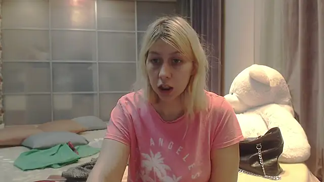 Snapshot of KyliePag chatting on 28, 2, 2025 KyliePag online show from 28, 2, 2025