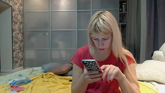 Snapshot of KyliePag chatting on 15, 12, 2025 KyliePag online show from 15, 12, 2025