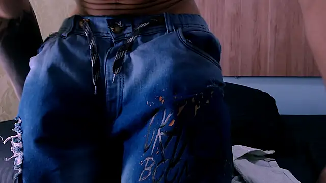 Snapshot of AlbertBernal69 chatting on 3, 2, 2025 AlbertBernal69 online show from 3, 2, 2025