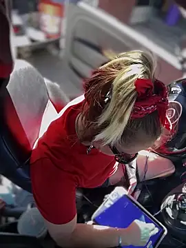 Snapshot of SummerBlueMoon chatting on 17, 10, 2025 SummerBlueMoon online show from 17, 10, 2025