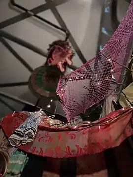 Snapshot of SummerBlueMoon chatting on 18, 10, 2025 SummerBlueMoon online show from 18, 10, 2025