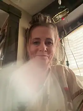 Snapshot of SummerBlueMoon chatting on 14, 12, 2025 SummerBlueMoon online show from 14, 12, 2025