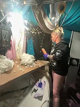 SummerBlueMoon online show from 4, 3, 2026