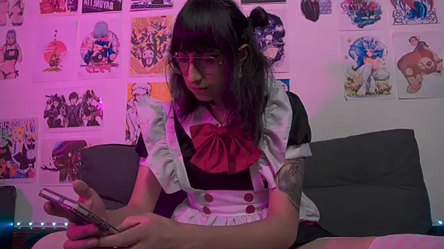 snowblack  online show from 13, 1, 2025