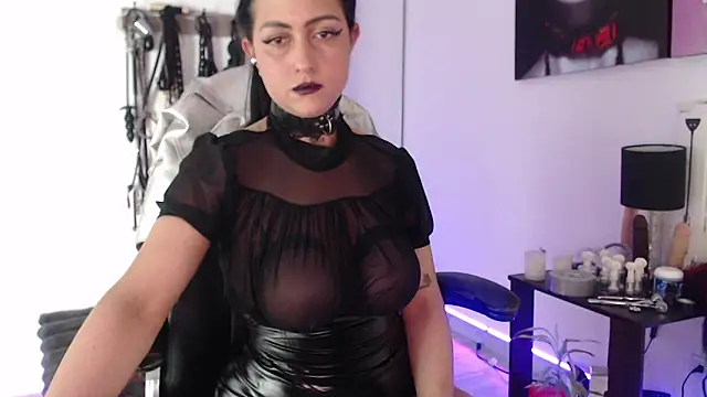 Snapshot of alison_slave chatting on 6, 11, 2025 alison slave online show from 6, 11, 2025