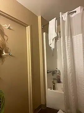 Snapshot of SlimBeenBadd1981 chatting on 10, 12, 2024 SlimBeenBadd1981 online show from 10, 12, 2024