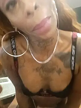 Snapshot of SlimBeenBadd1981 chatting on 19, 12, 2025 SlimBeenBadd1981 online show from 19, 12, 2025