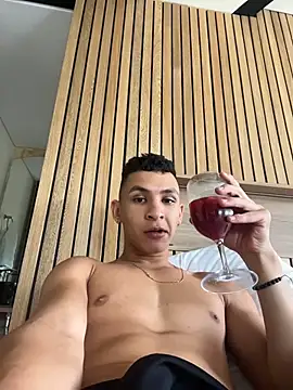 Snapshot of liuscast22 chatting on 19, 4, 2026 liuscast22 online show from 19, 4, 2026