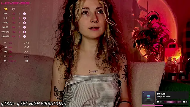 Snapshot of IttyKitty chatting on 10, 9, 2025 IttyKitty online show from 10, 9, 2025