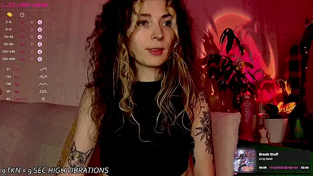 Snapshot of IttyKitty chatting on 18, 10, 2025 IttyKitty online show from 18, 10, 2025