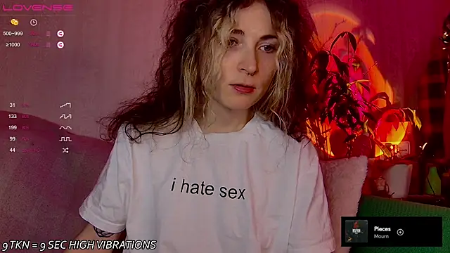 Snapshot of IttyKitty chatting on 14, 12, 2025 IttyKitty online show from 14, 12, 2025