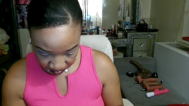 Snapshot of YasmineMinaj chatting on 21, 1, 2025 YasmineMinaj online show from 21, 1, 2025