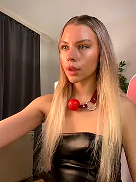 Snapshot of KittyKatyDream chatting on 21, 11, 2025 KittyKatyDream online show from 21, 11, 2025