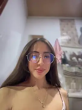 lauravasquez online show from 11, 3, 2025