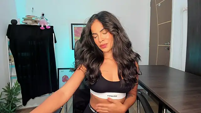 Snapshot of camille-rose chatting on 26, 4, 2026 camille-rose online show from 26, 4, 2026