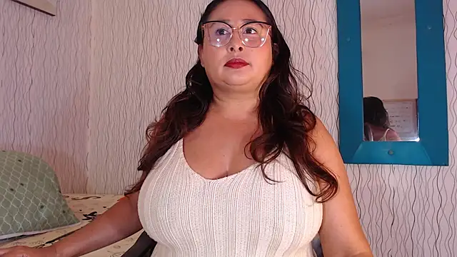 Snapshot of NadiaWhite chatting on 10, 9, 2025 NadiaWhite online show from 10, 9, 2025