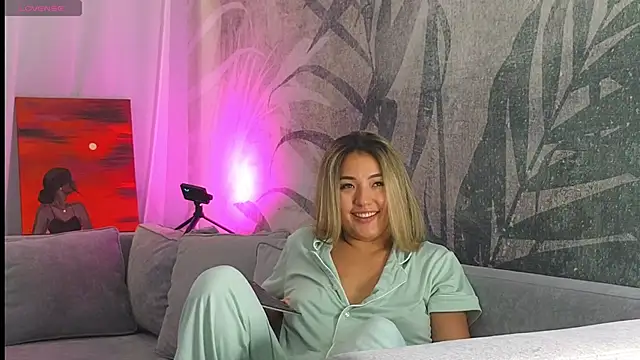 lily  foster online show from 10, 12, 2024