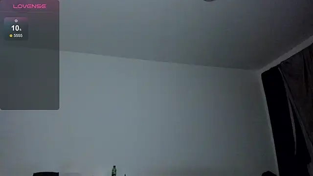 Snapshot of KitsuneRem chatting on 1, 10, 2025 KitsuneRem online show from 1, 10, 2025