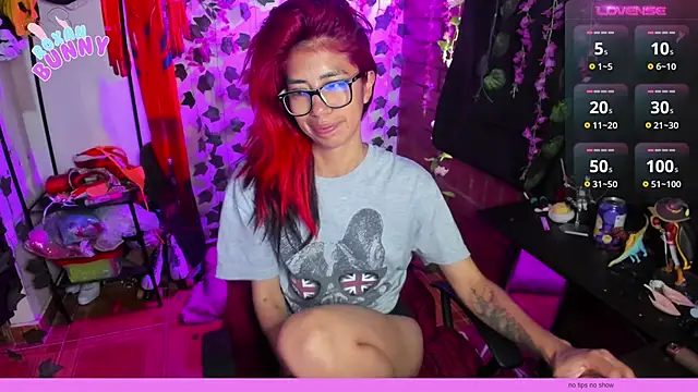 Roxanbunny1 online show from 2, 2, 2025