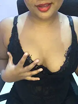 Snapshot of Rose_Olivia chatting on 18, 5, 2026 Rose Olivia online show from 18, 5, 2026