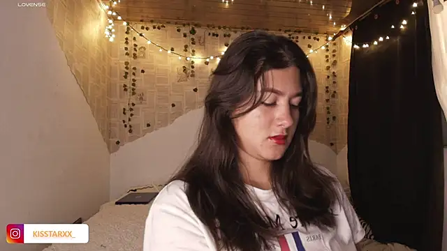 Snapshot of kisstarxxx chatting on 14, 11, 2025 kisstarxxx online show from 14, 11, 2025
