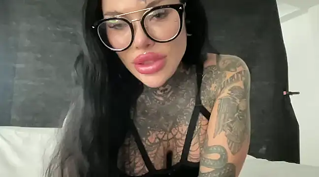 Snapshot of claudiacvc95 chatting on 3, 3, 2025 claudiacvc95 online show from 3, 3, 2025