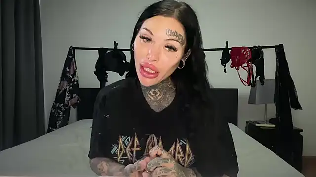 Snapshot of claudiacvc95 chatting on 6, 11, 2025 claudiacvc95 online show from 6, 11, 2025