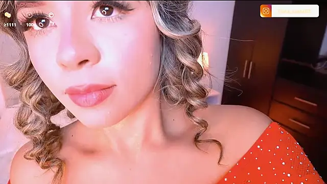 Snapshot of Tiana_saenz chatting on 5, 3, 2025 Tiana saenz online show from 5, 3, 2025