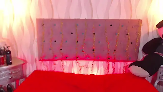 Snapshot of IsabelaLatina chatting on 19, 10, 2025 IsabelaLatina online show from 19, 10, 2025