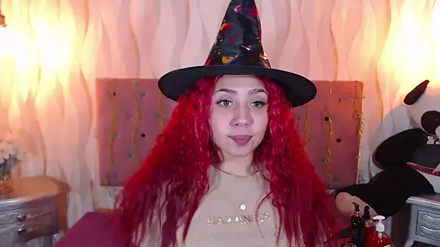 Snapshot of IsabelaLatina chatting on 31, 10, 2025 IsabelaLatina online show from 31, 10, 2025