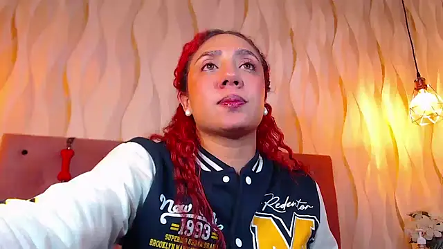 Snapshot of IsabelaLatina chatting on 5, 2, 2026 IsabelaLatina online show from 5, 2, 2026