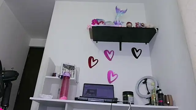 Snapshot of ari_sexy1 chatting on 19, 12, 2025 ari sexy1 online show from 19, 12, 2025