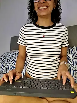 Snapshot of angela__98 chatting on 25, 4, 2026 angela 98 online show from 25, 4, 2026
