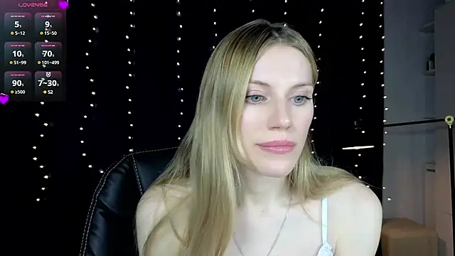 Snapshot of Lilianna_Just chatting on 6, 3, 2025 Lilianna Just online show from 6, 3, 2025